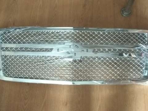 Хромированная решётка, 1 шт на Chevrolet Tahoe