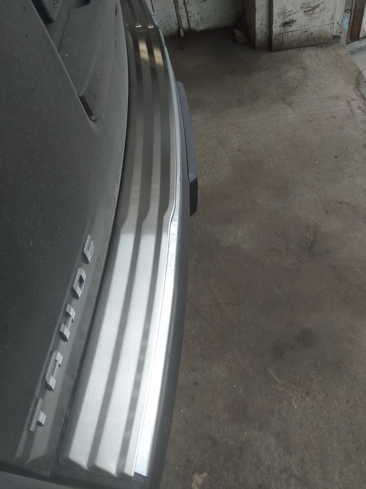 Хромированная накладка на порог 5-ой двери на Chevrolet Tahoe c 2015 по 2020 гг.