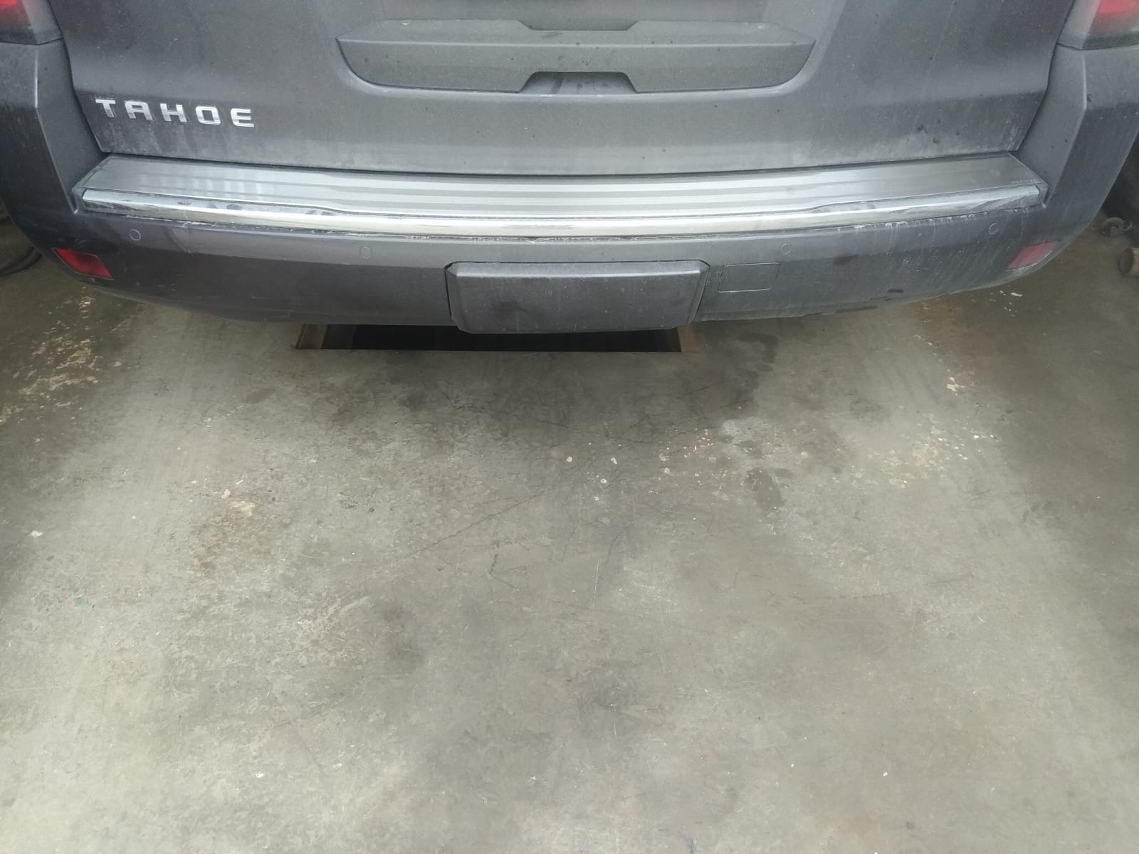 Хромированная накладка на порог 5-ой двери на Chevrolet Tahoe c 2015 по 2020 гг.