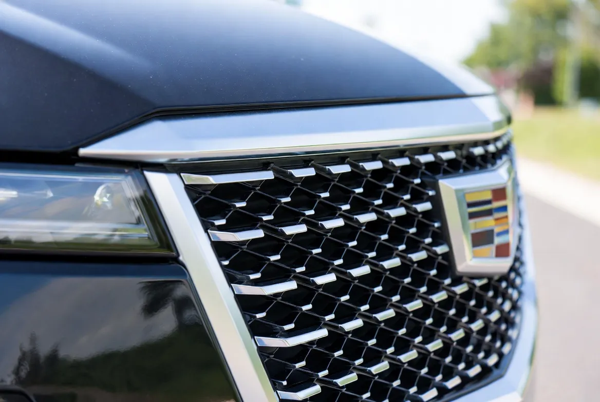 Хромированная вставка в решётку радиатора