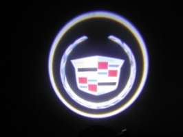 Лазерная подсветка дороги в форме эмблемы Cadillac