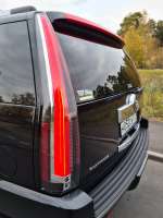 Задние фонари, удлинённые, красные с жёлтым поворотником